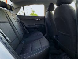 Kia Rio 2022 lleno