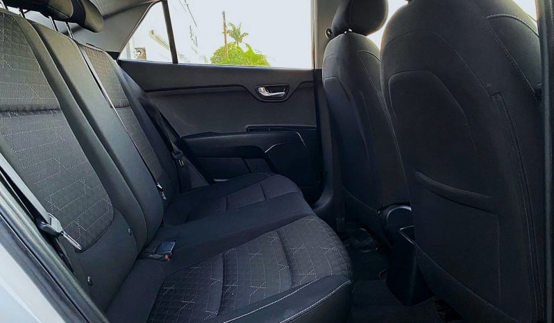 Kia Rio 2022 lleno