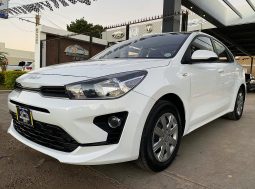 Kia Rio 2022 lleno