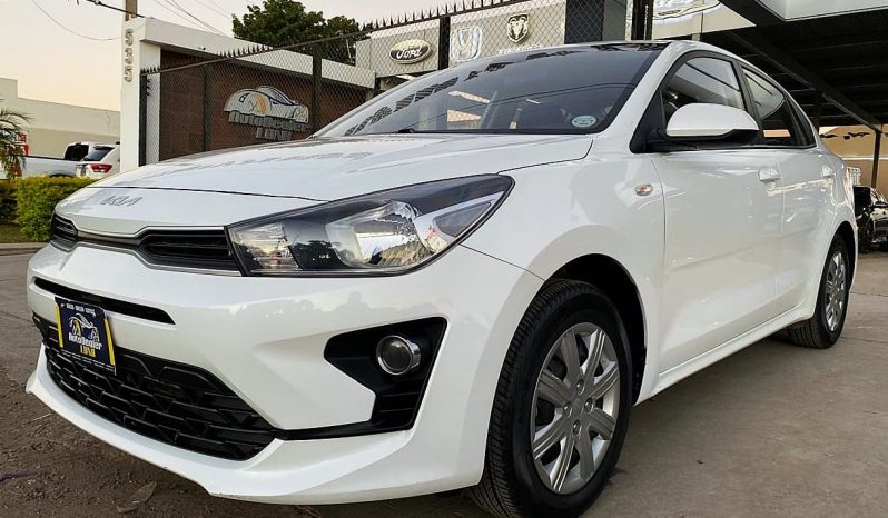 Kia Rio 2022 lleno