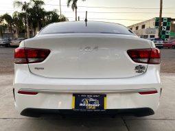 Kia Rio 2022 lleno