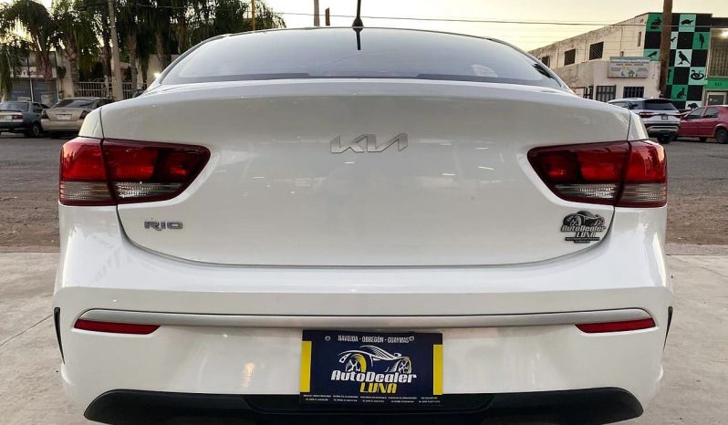 Kia Rio 2022 lleno