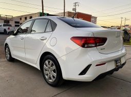 Kia Rio 2022 lleno