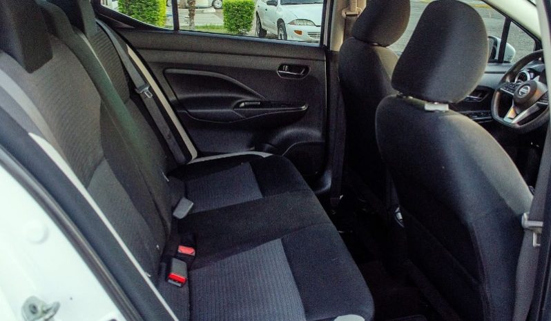 Nissan Versa 2022 lleno
