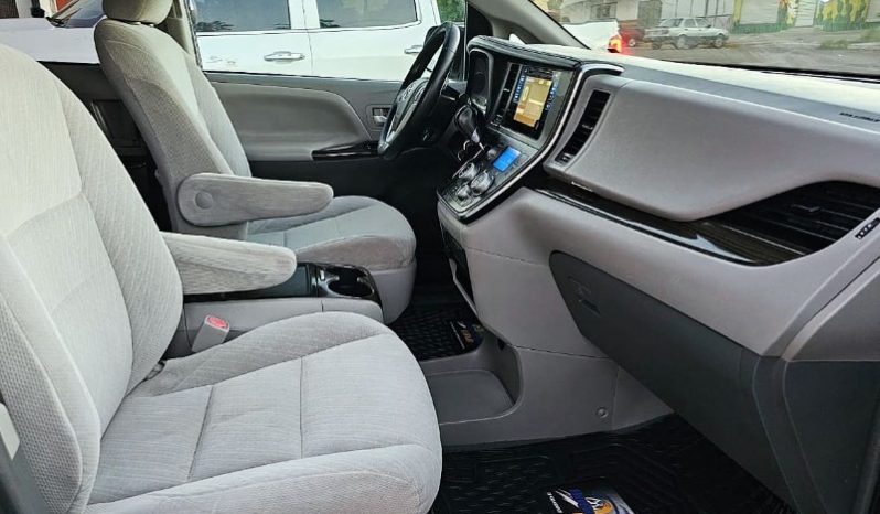 Toyota Sienna 2017 lleno