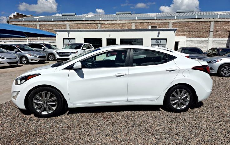 Hyundai Elantra 2016 lleno