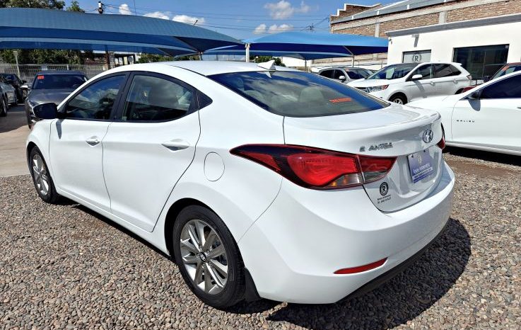 Hyundai Elantra 2016 lleno
