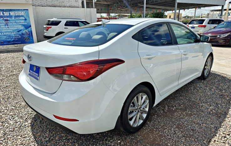 Hyundai Elantra 2016 lleno