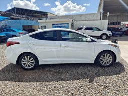 Hyundai Elantra 2016 lleno