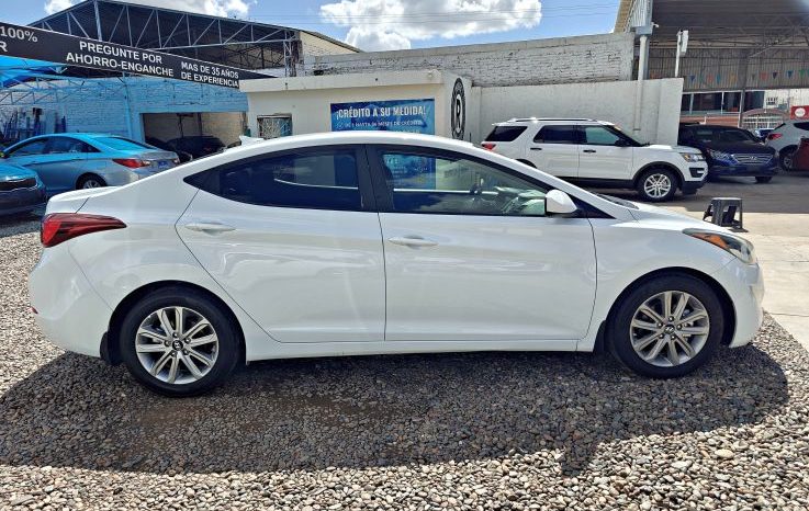 Hyundai Elantra 2016 lleno