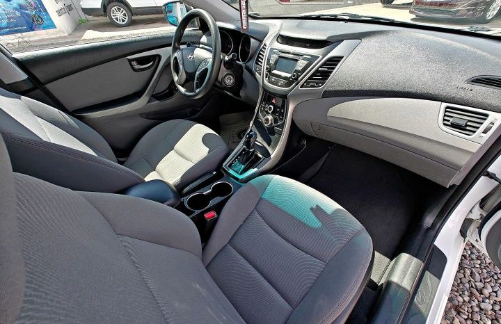 Hyundai Elantra 2016 lleno