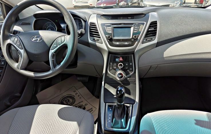 Hyundai Elantra 2016 lleno
