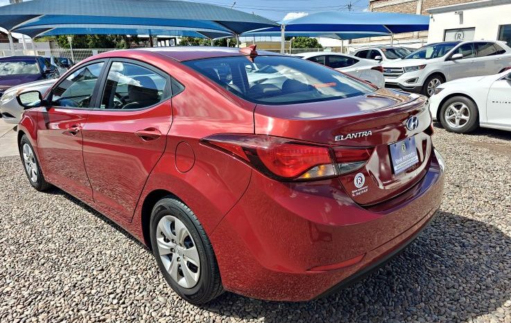 Hyundai Elantra 2016 lleno