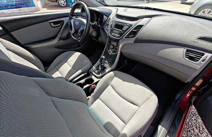 Hyundai Elantra 2016 lleno
