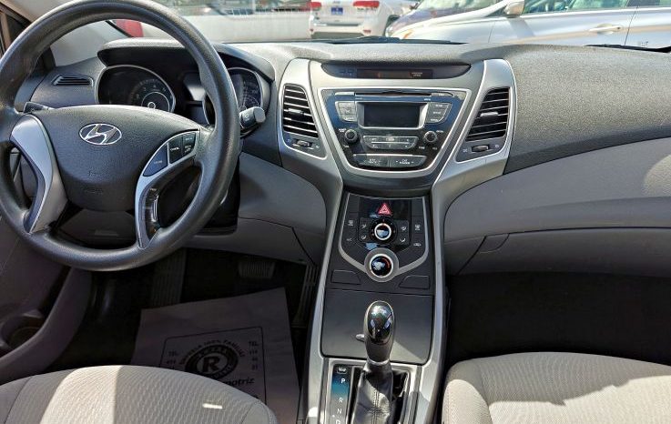 Hyundai Elantra 2016 lleno