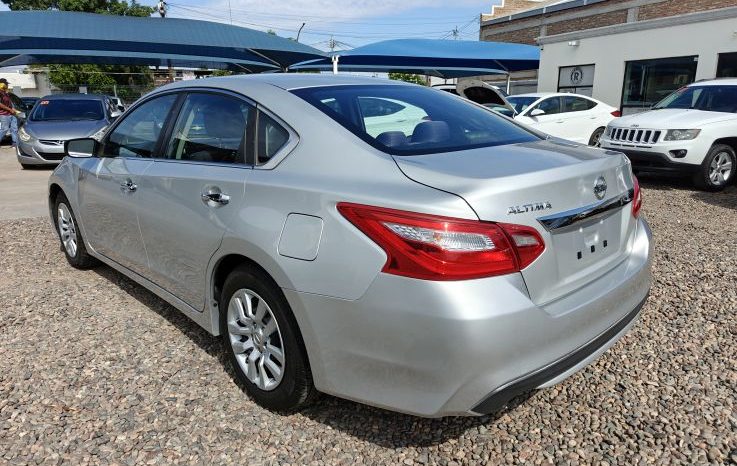 Nissan Altima 2016 lleno
