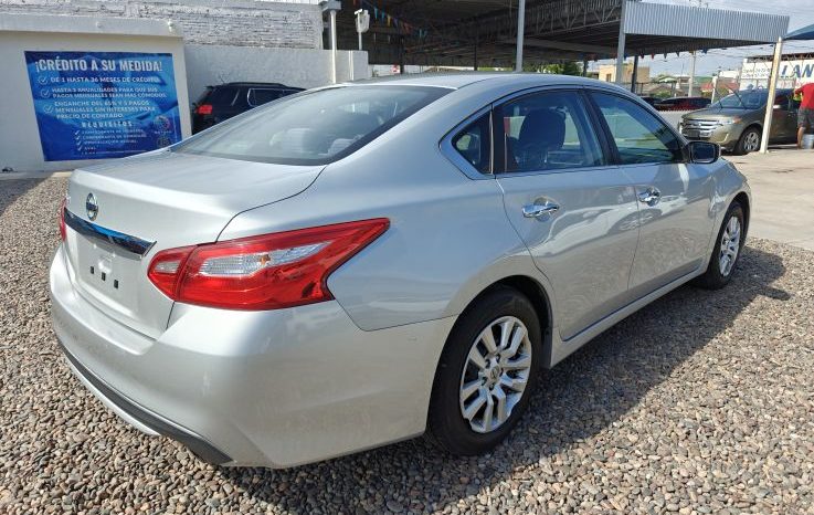 Nissan Altima 2016 lleno