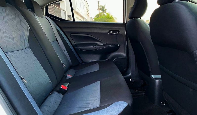 Nissan Versa 2024 lleno