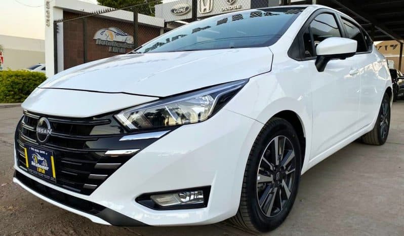 Nissan Versa 2024 lleno