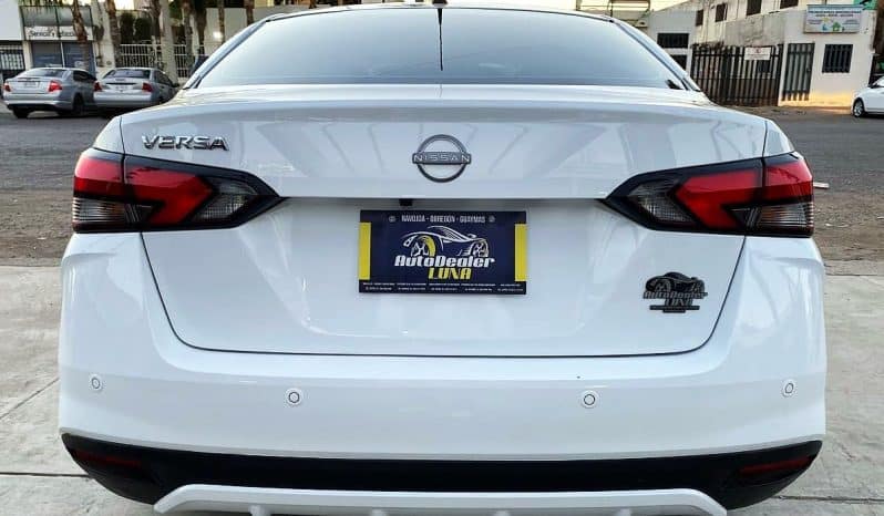 Nissan Versa 2024 lleno