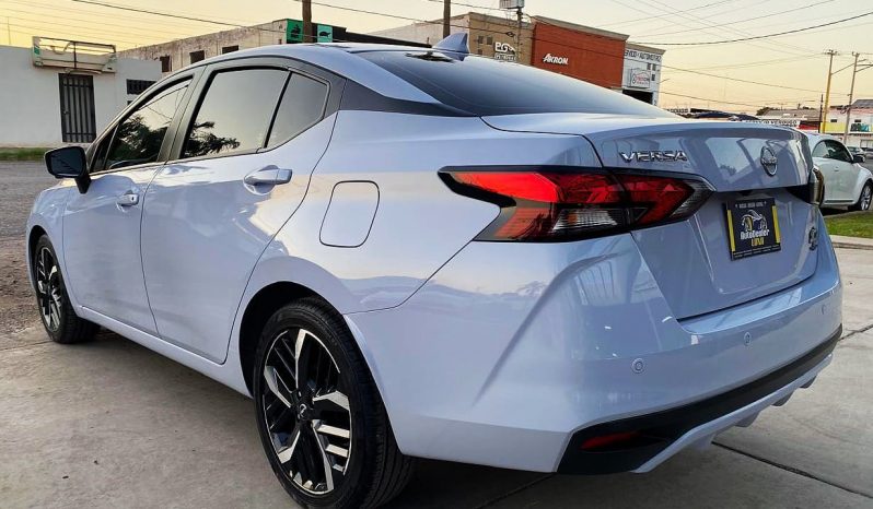 Nissan Versa 2025 lleno