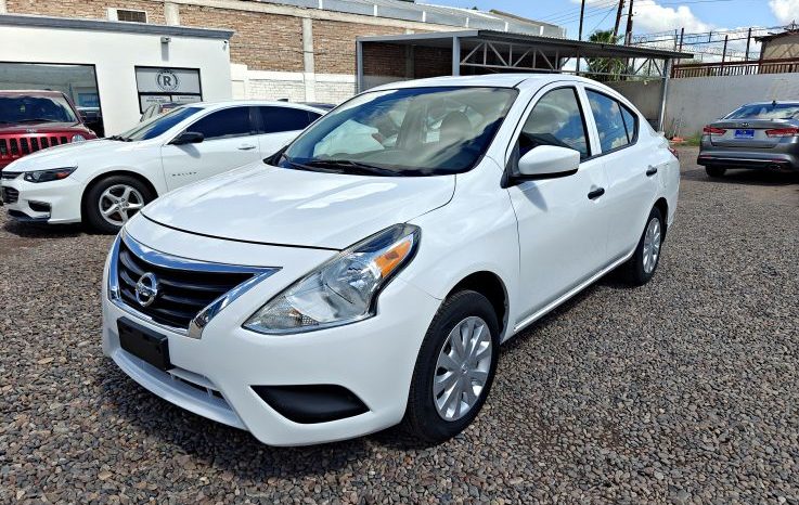 Nissan Versa 2016 lleno