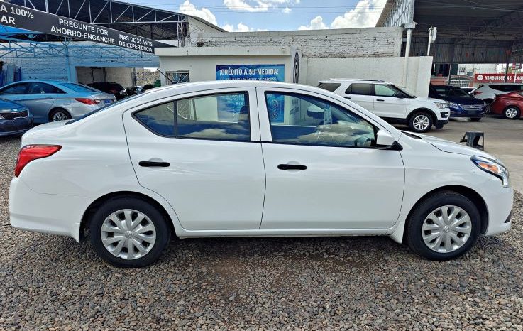 Nissan Versa 2016 lleno