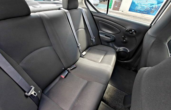 Nissan Versa 2016 lleno