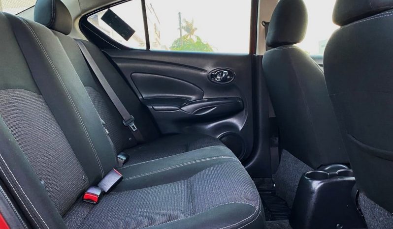 Nissan Versa 2019 lleno