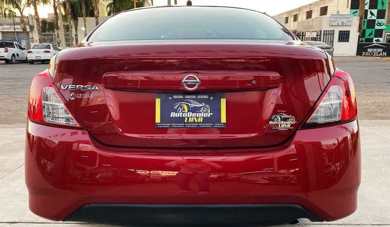 Nissan Versa 2019 lleno