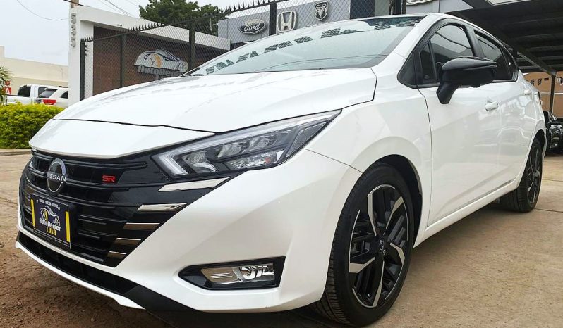 Nissan Versa 2024 lleno