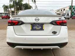 Nissan Versa 2024 lleno