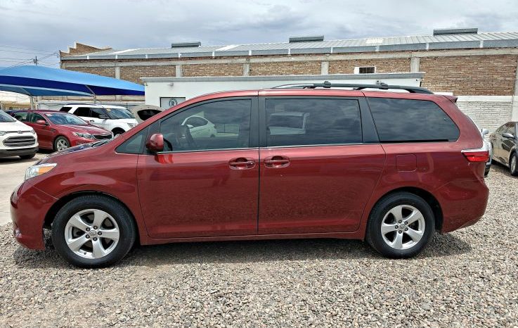 Toyota Sienna 2017 lleno