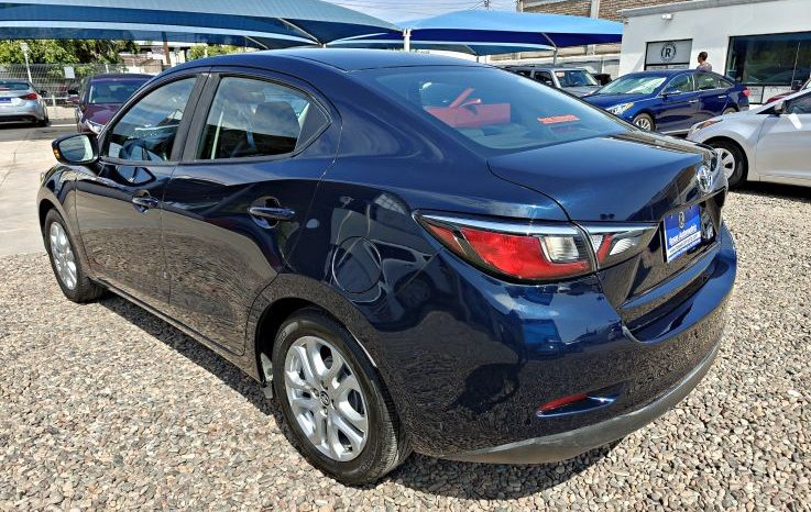 Toyota Yaris 2017 lleno