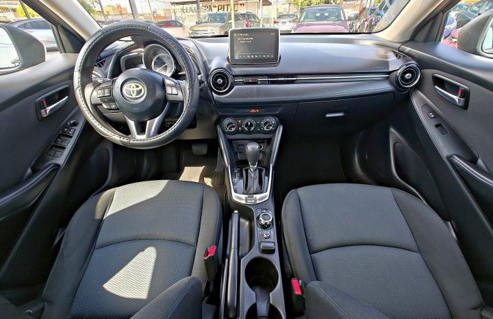 Toyota Yaris 2017 lleno