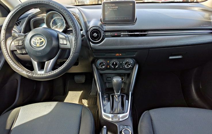 Toyota Yaris 2017 lleno