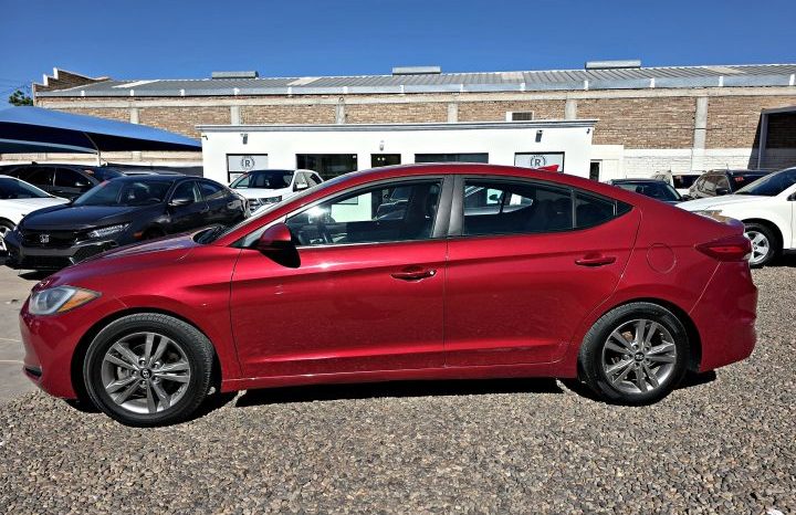 Hyundai Elantra 2017 lleno