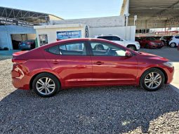 Hyundai Elantra 2017 lleno