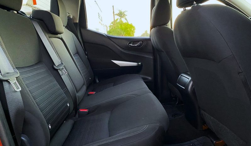 Nissan Frontier 2023 lleno