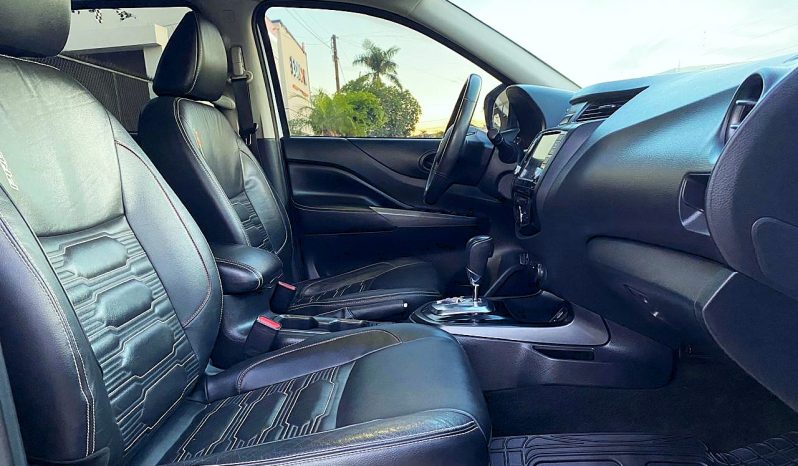 Nissan Frontier 2023 lleno