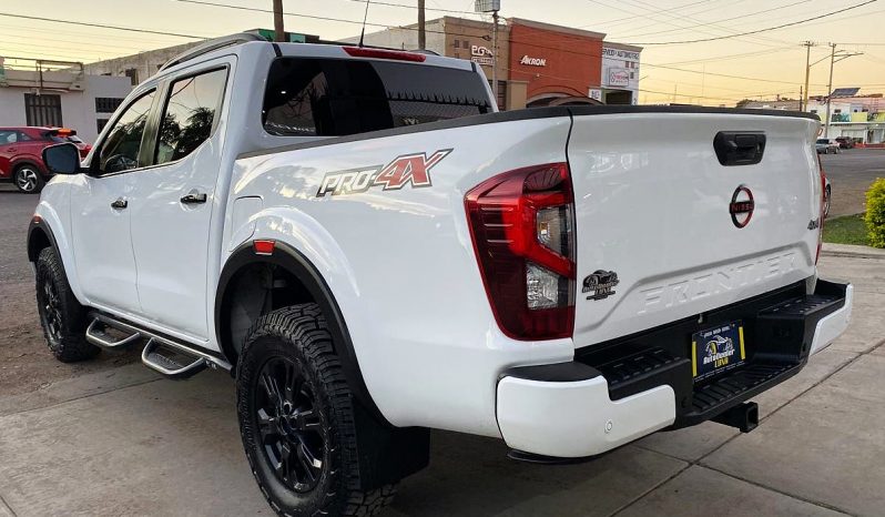 Nissan Frontier 2023 lleno