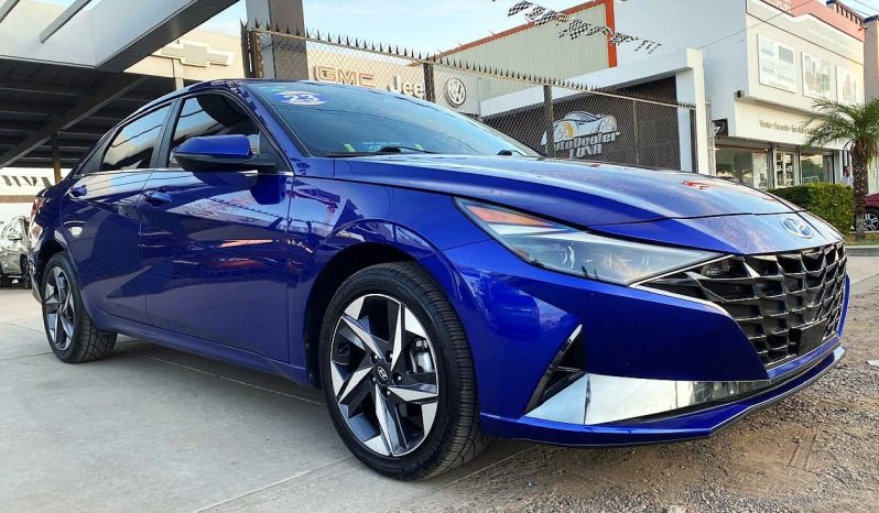 Hyundai Elantra 2023 lleno