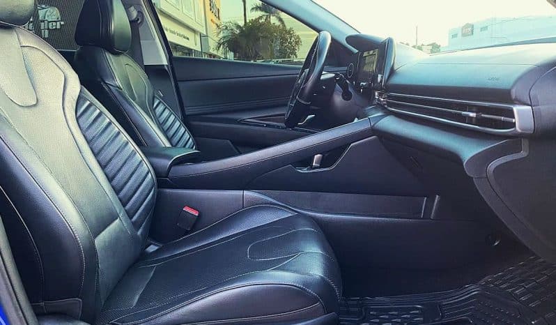 Hyundai Elantra 2023 lleno