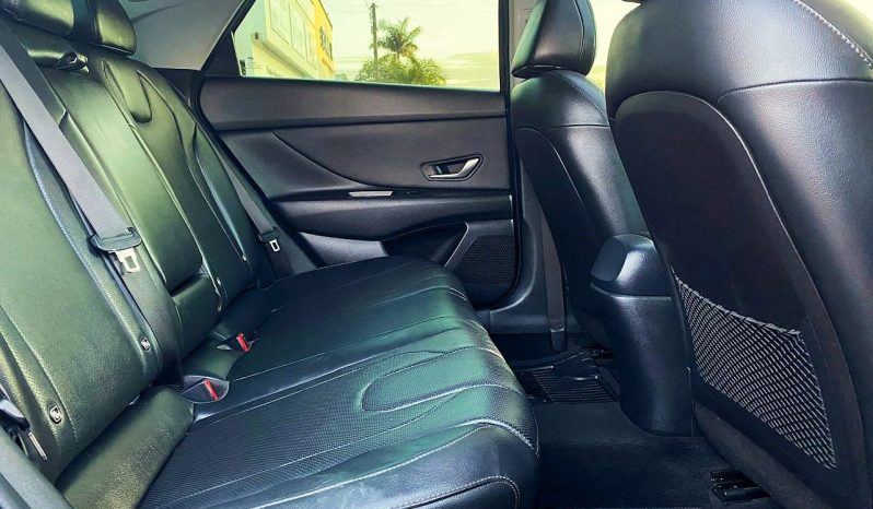 Hyundai Elantra 2023 lleno