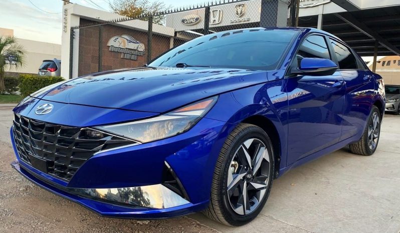 Hyundai Elantra 2023 lleno