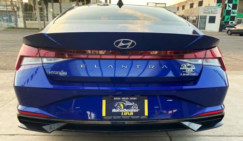 Hyundai Elantra 2023 lleno