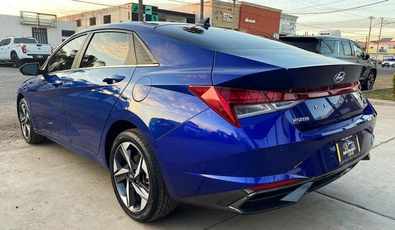 Hyundai Elantra 2023 lleno