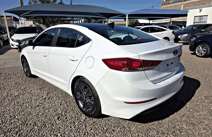 Hyundai Elantra 2018 lleno