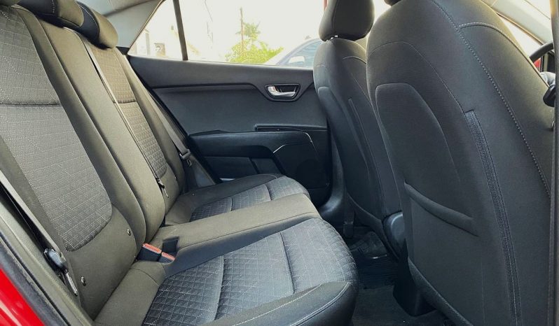 Kia Rio 2022 lleno