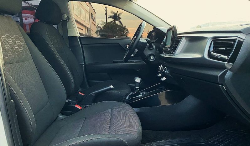 Kia Rio 2023 lleno